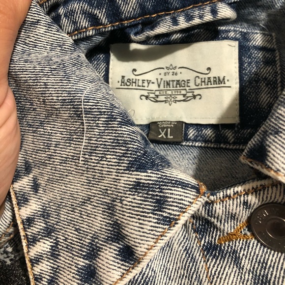 Ashley vintage charm denim acid wash JACKET - Picture 3 of 4